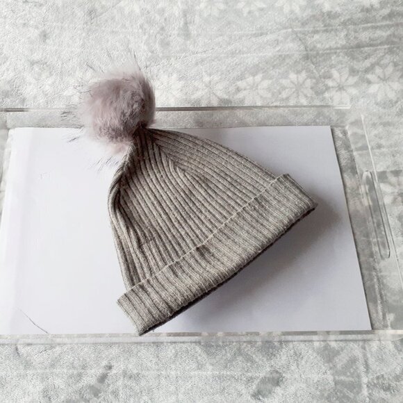 Aphorism grey knit beanie hat w/ faux fur pom pom - Picture 3 of 3
